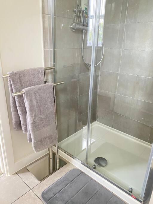 4-Room Detached Furnished Home With Parking Leicester Extérieur photo