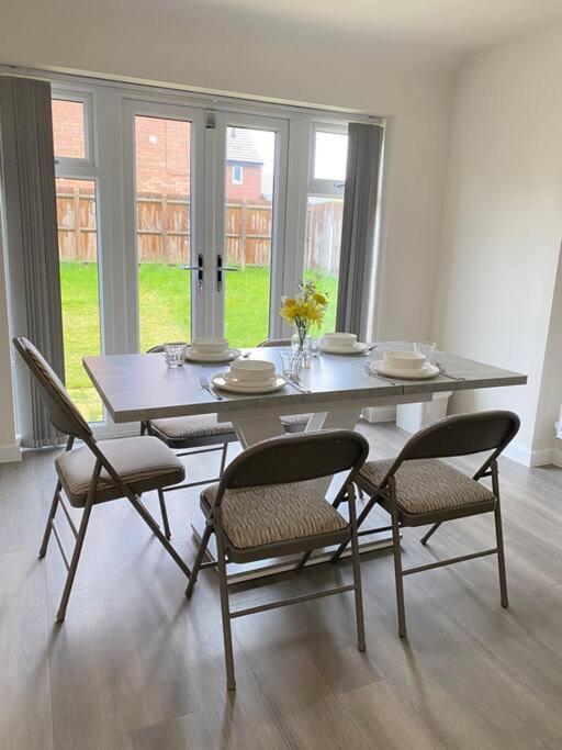 4-Room Detached Furnished Home With Parking Leicester Extérieur photo